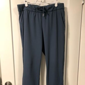 Lululemon - On the Fly pants - size 8